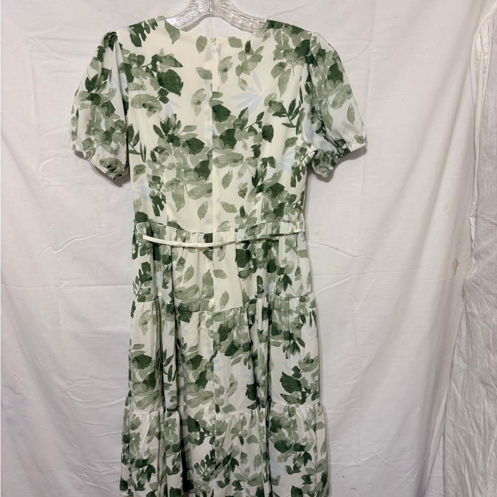 White and green floral print short-sleeve tiered midi dress with a tie belt - Picture 4 of 10